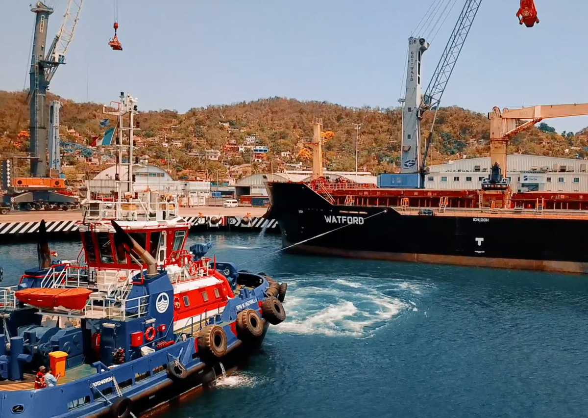 Remolcadores operando en puerto mexicano
